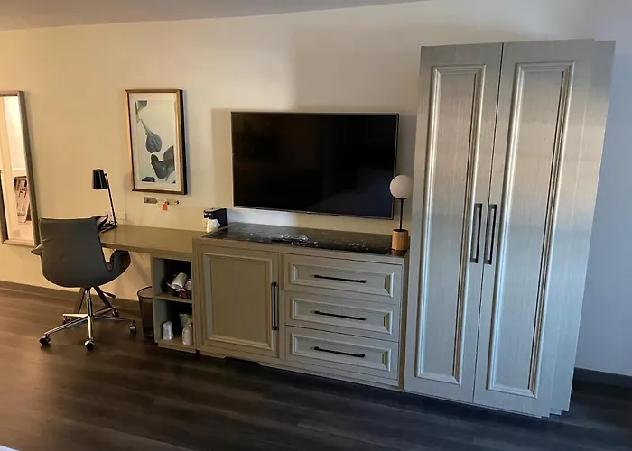 Hyatt Place Santa Barbara